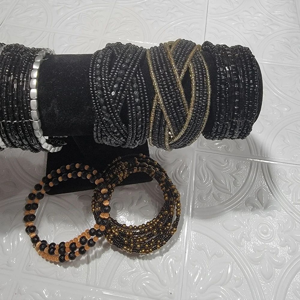 Lot Of 8 Beaded Bracelets
